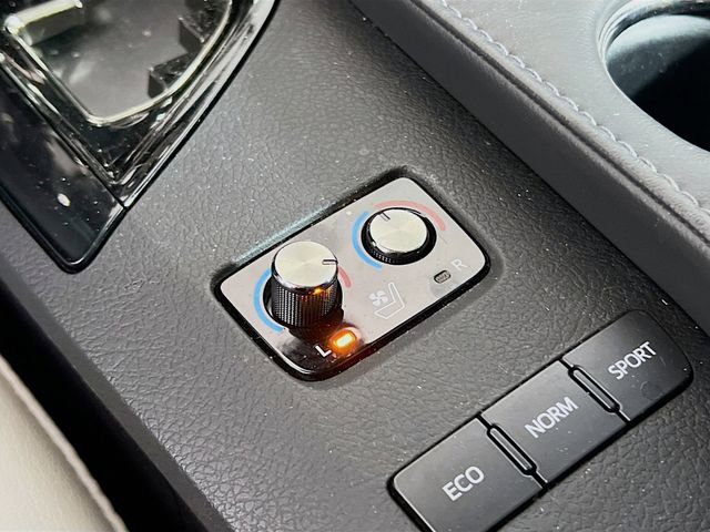 Used 2016 Toyota Avalon Limited w/ Toyota Safety Sense Package image 14