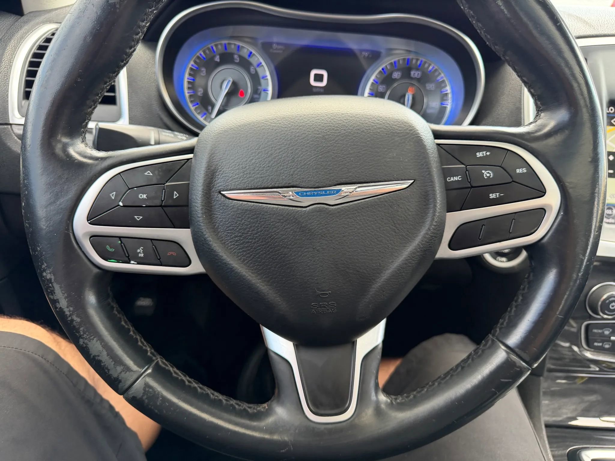 Used 2018 Chrysler 300 Touring L RWD image 15