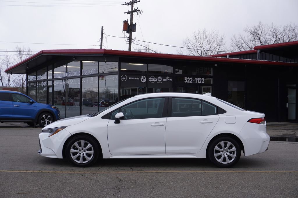 Used 2023 Toyota Corolla LE image 4