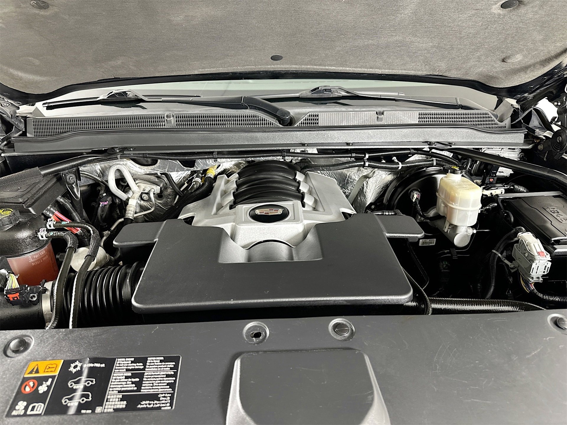 Used 2015 Cadillac Escalade Luxury image 34