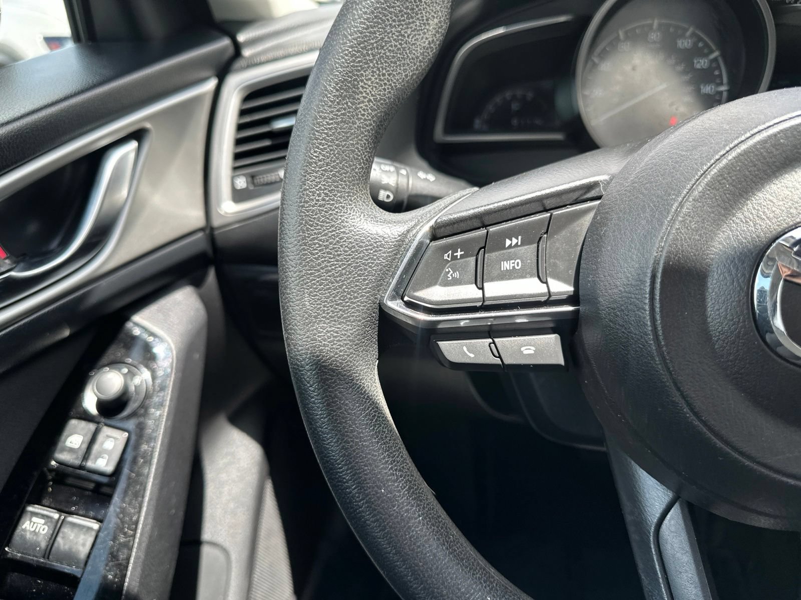 Used 2017 MAZDA MAZDA3 Sport FWD image 18