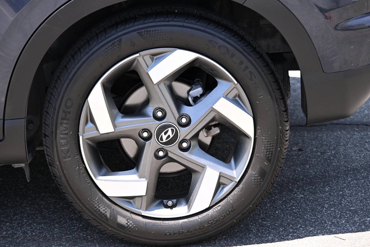 Used 2022 Hyundai Venue Limited FWD image 9