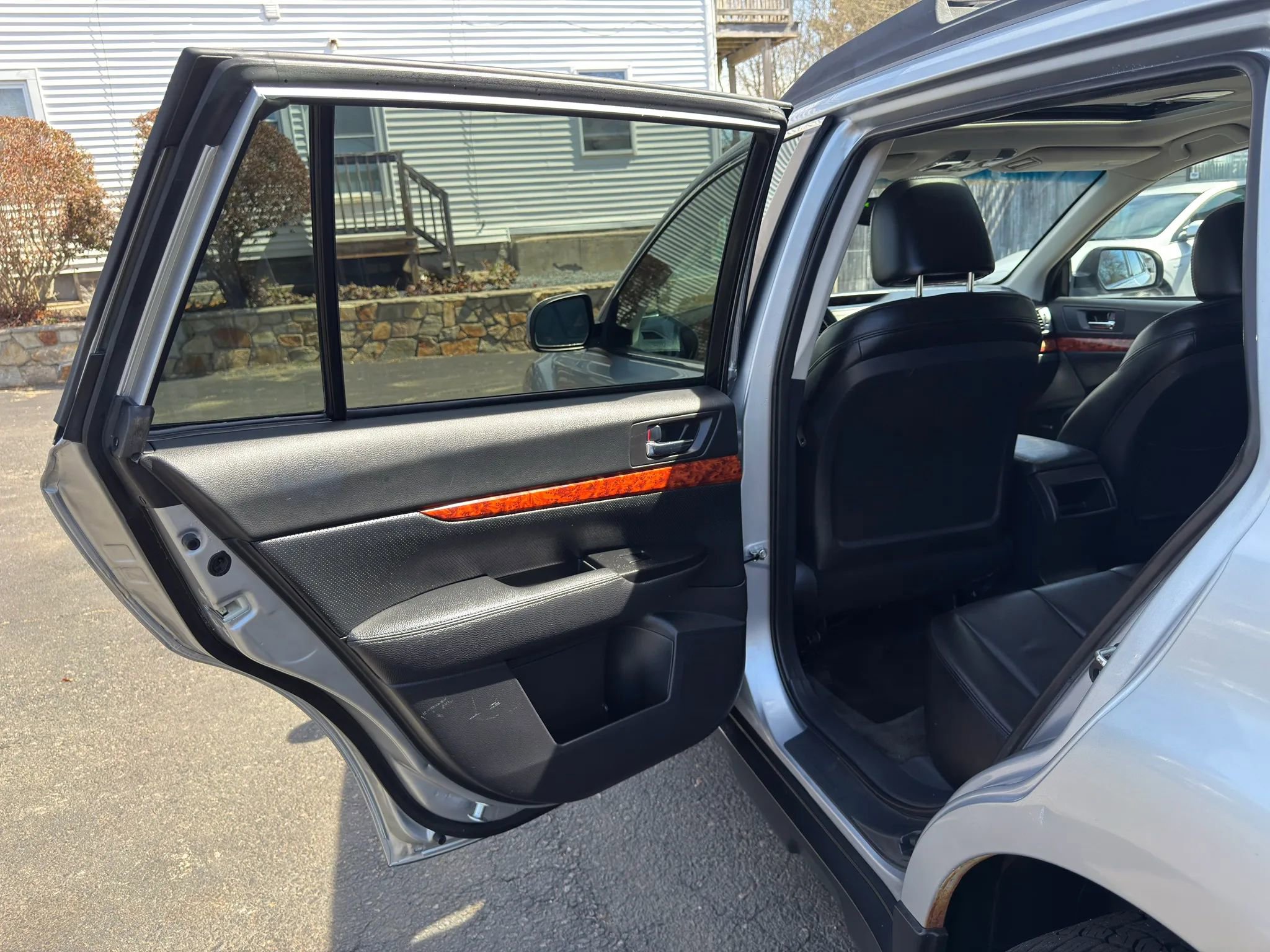 Used 2012 Subaru Outback 3.6R Limited w/ Moonroof Pkg image 16