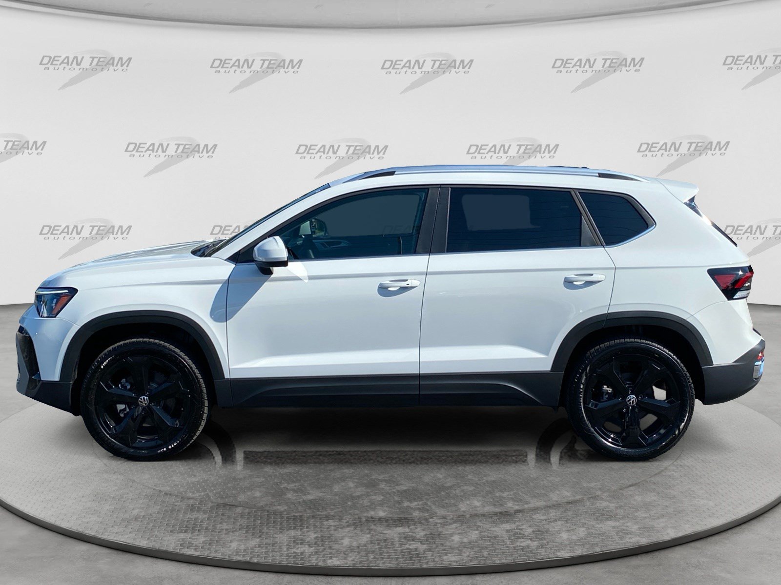 New 2026 Volkswagen Taos SEL AWD/4WD image 4