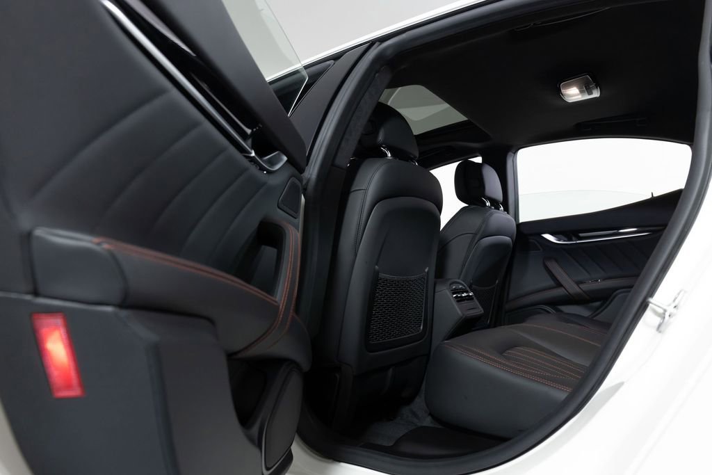 Used 2023 Maserati Ghibli Modena image 25