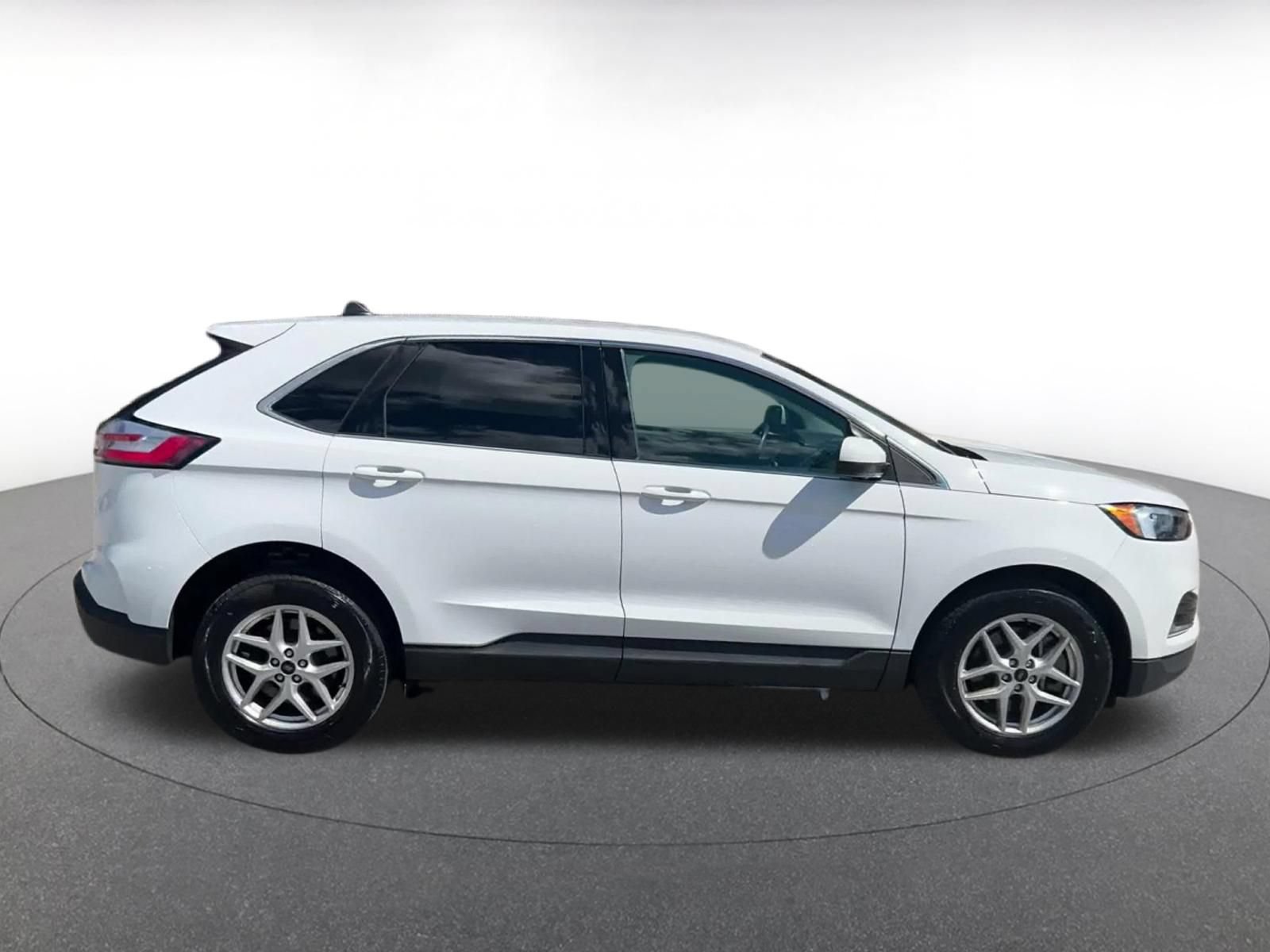 Used 2024 Ford Edge SEL AWD/4WD image 13
