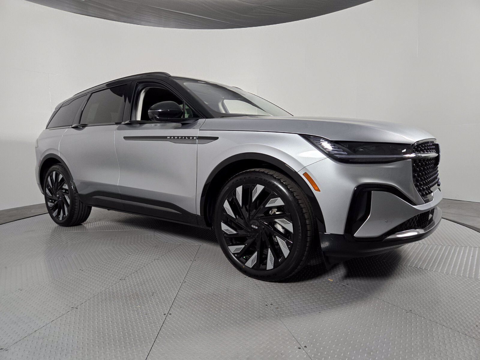 New 2026 Lincoln Nautilus Reserve AWD/4WD image 2