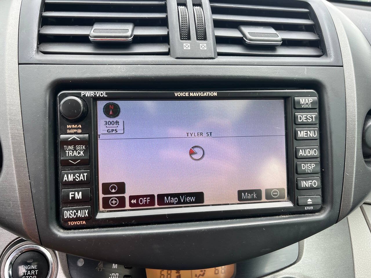 Used 2011 Toyota RAV4 Limited AWD/4WD image 12