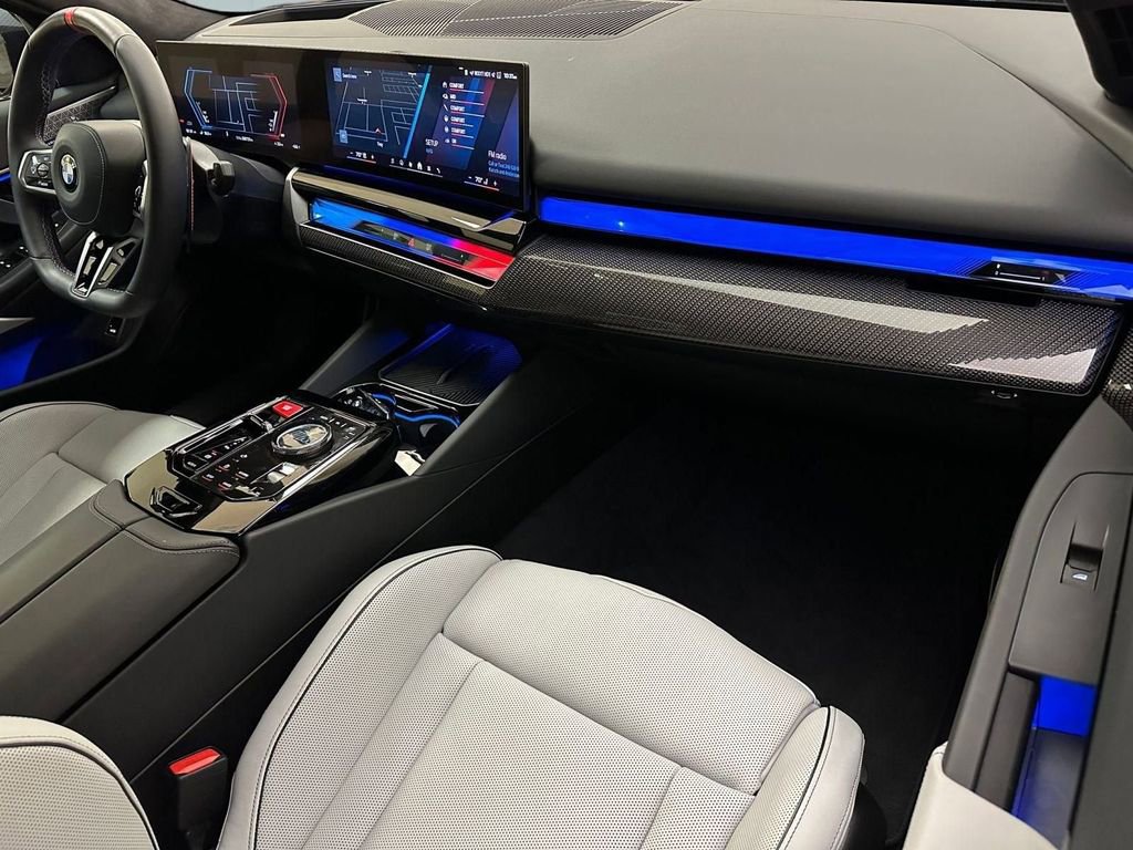 Used 2025 BMW M5 w/ Carbon Package image 6