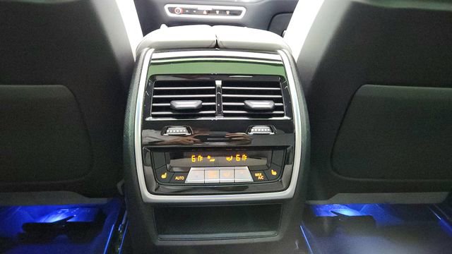 Used 2026 BMW X6 xDrive40i w/ Climate Comfort Package image 39