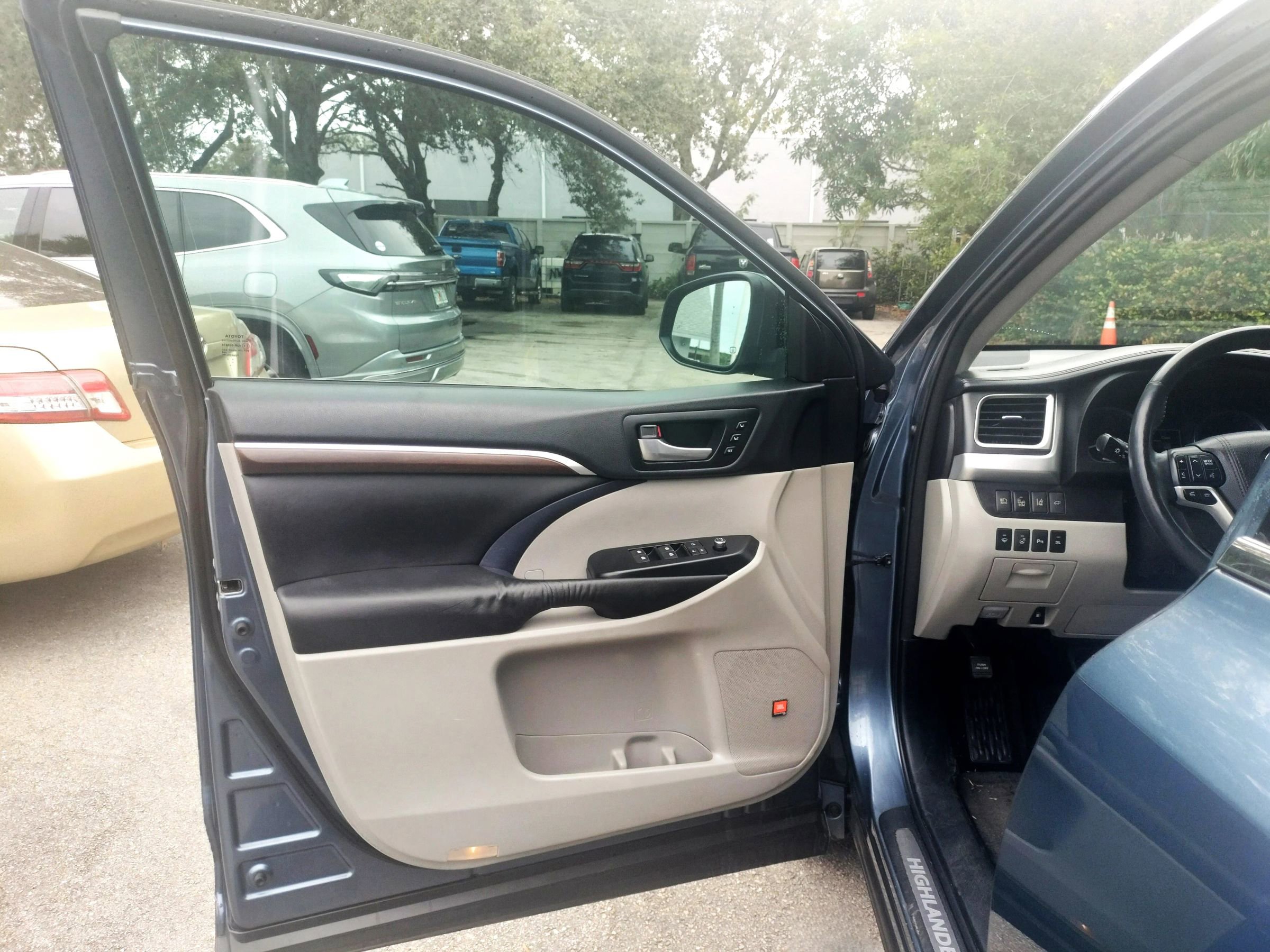 Used 2016 Toyota Highlander Limited Platinum image 15