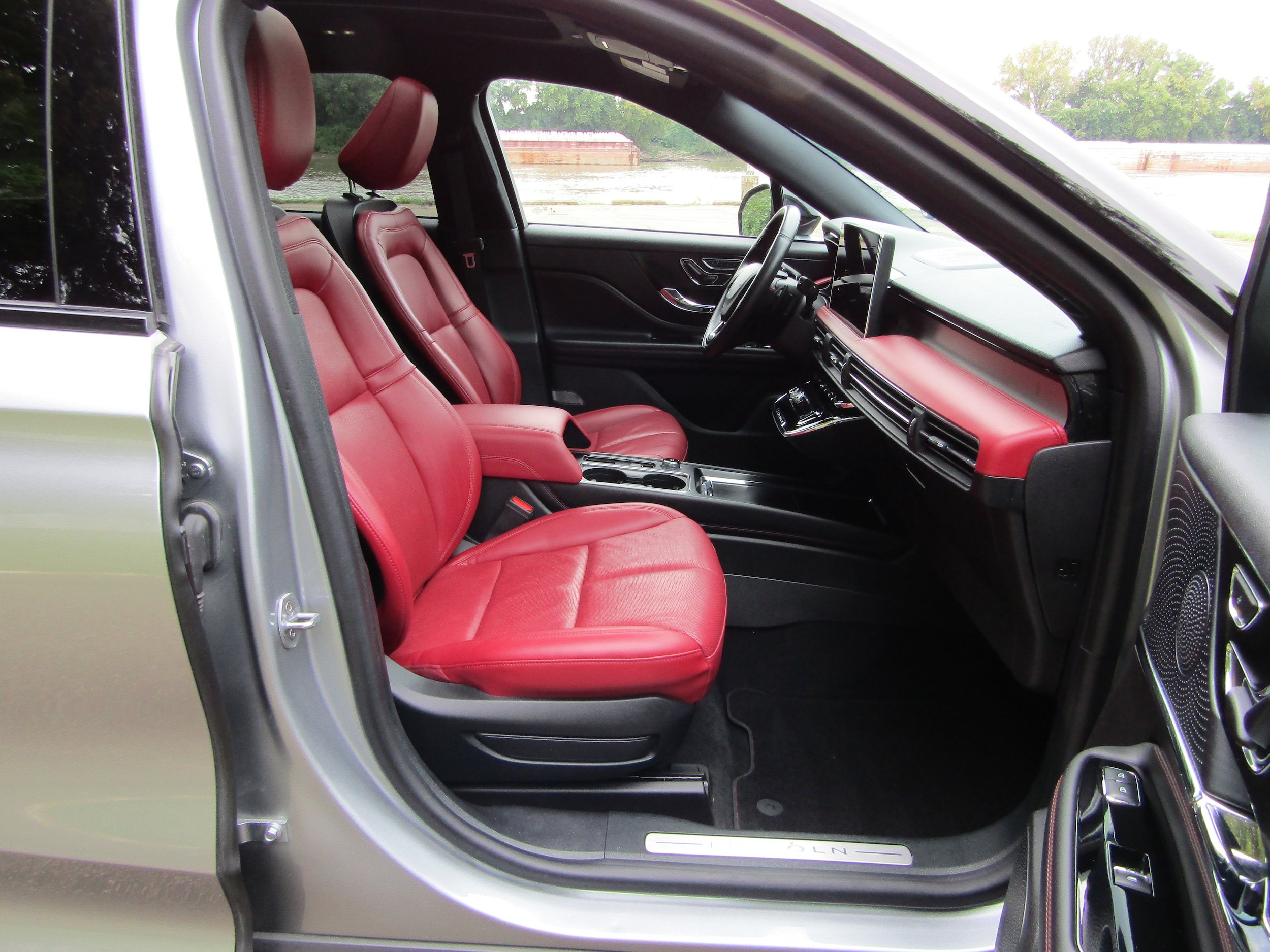 Used 2024 Lincoln Corsair Reserve w/ Equipment Group 201A AWD/4WD image 21
