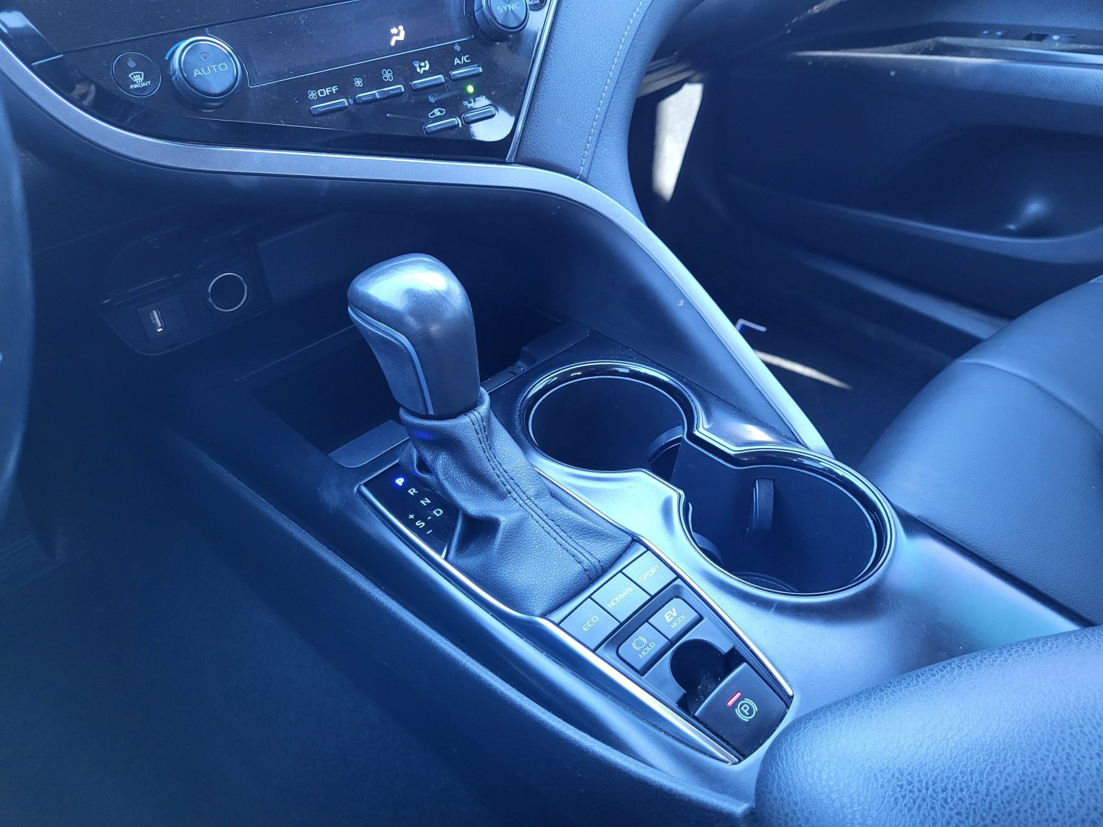 Used 2020 Toyota Camry SE image 12