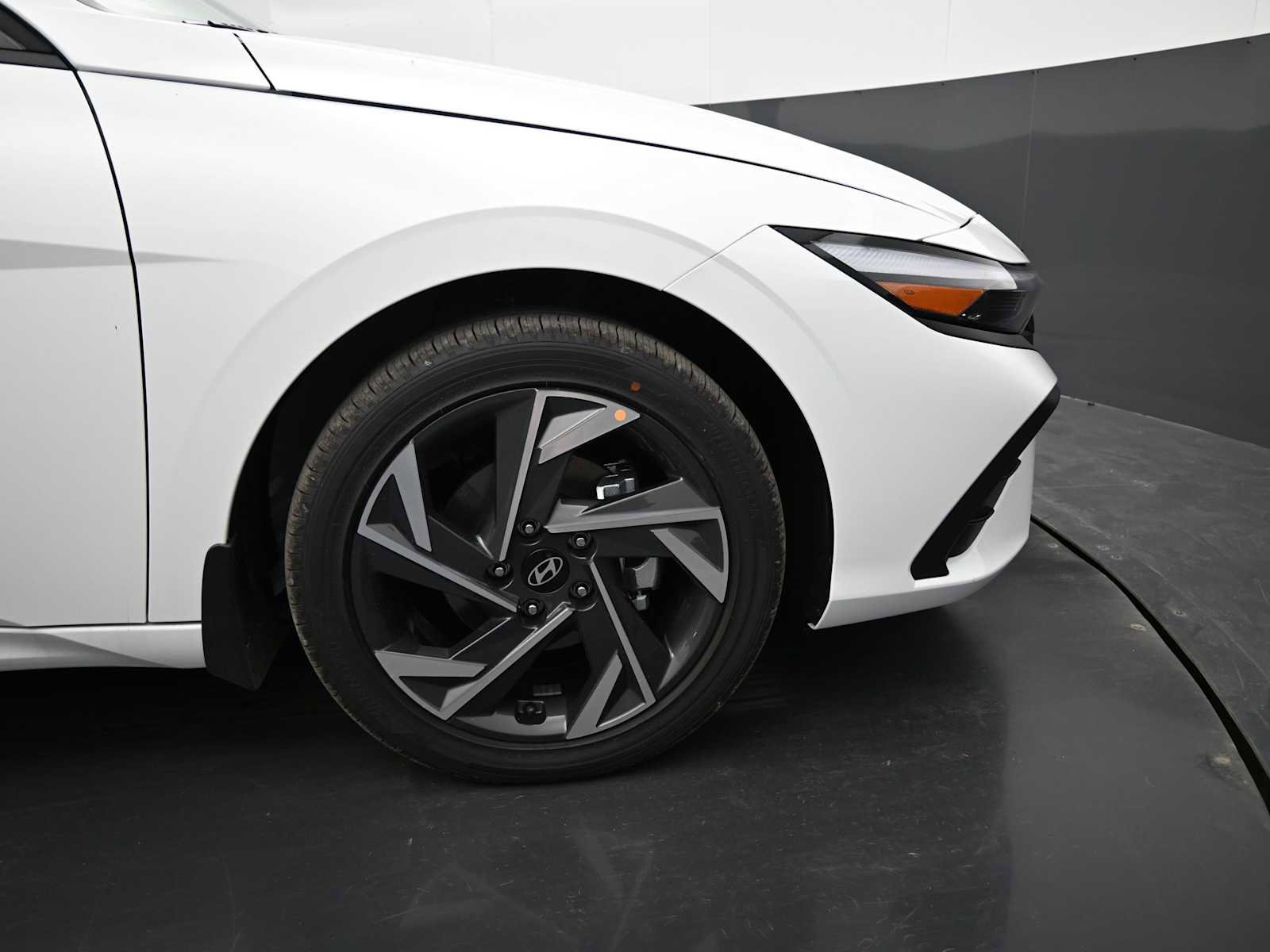New 2025 Hyundai Elantra SEL image 10