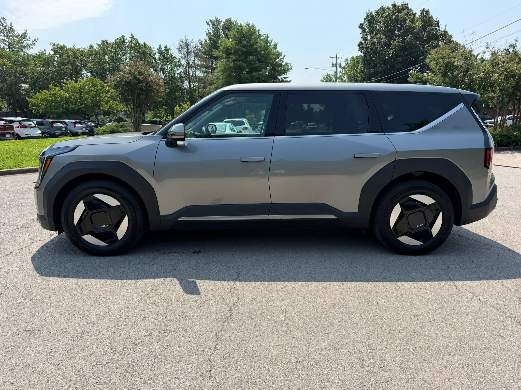 Used 2024 Kia EV9 Light Long Range RWD image 8
