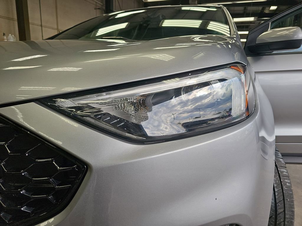 Used 2021 Ford Edge ST-Line FWD image 32