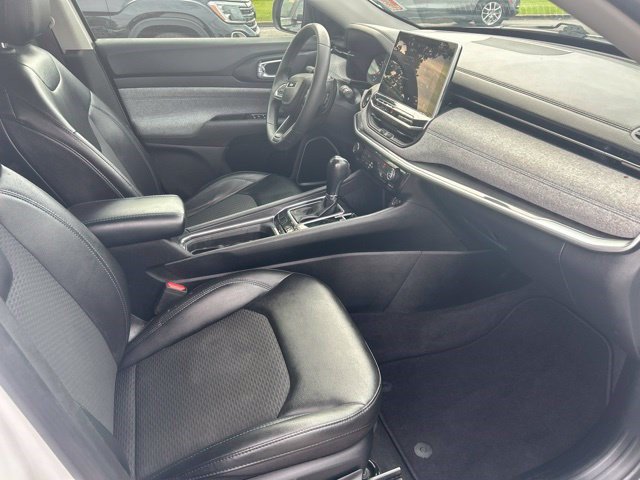 Used 2022 Jeep Compass Latitude FWD image 36