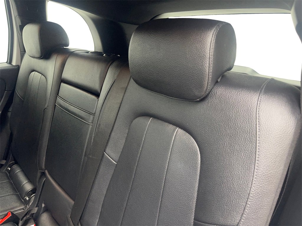 Used 2022 Mercedes-Benz GLB 250 w/ Premium Package Lite image 32