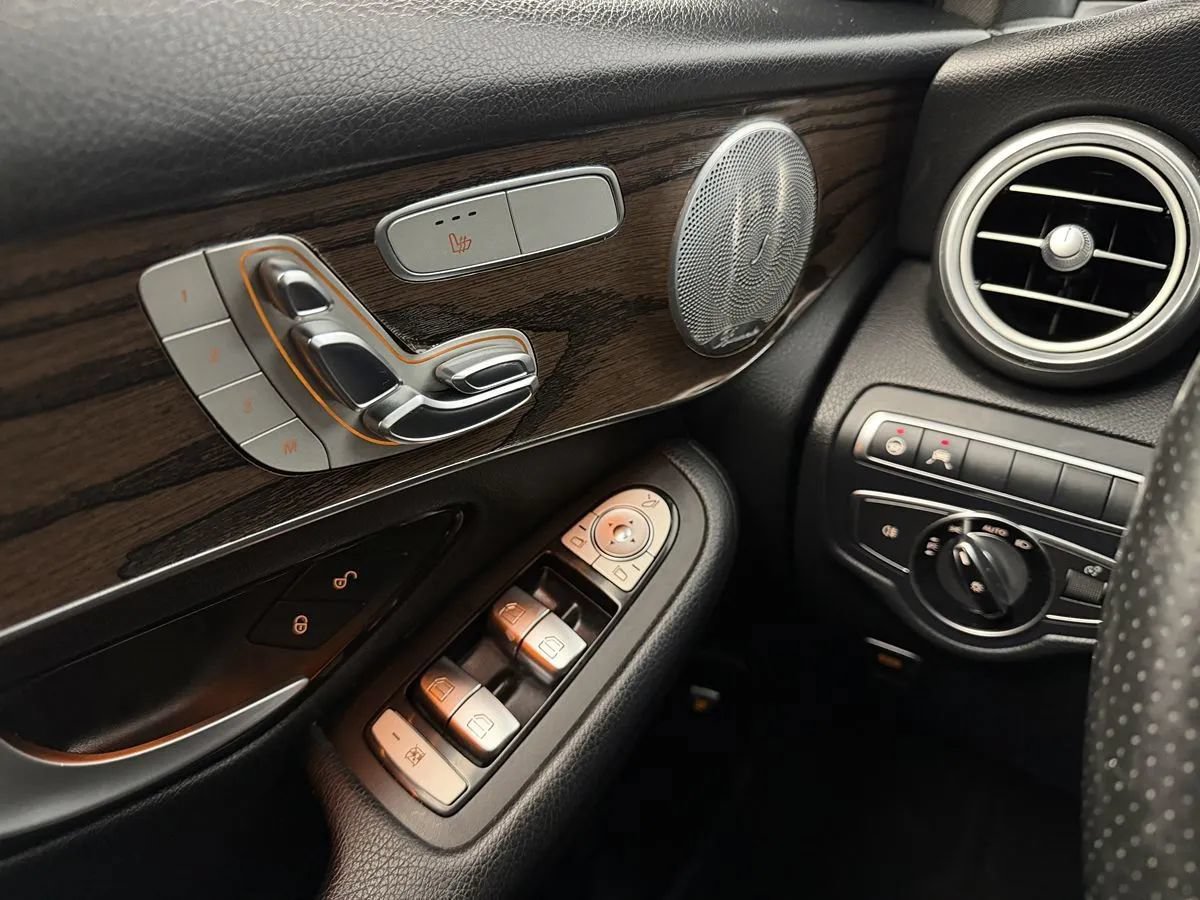 Used 2017 Mercedes-Benz GLC 300 4MATIC image 8