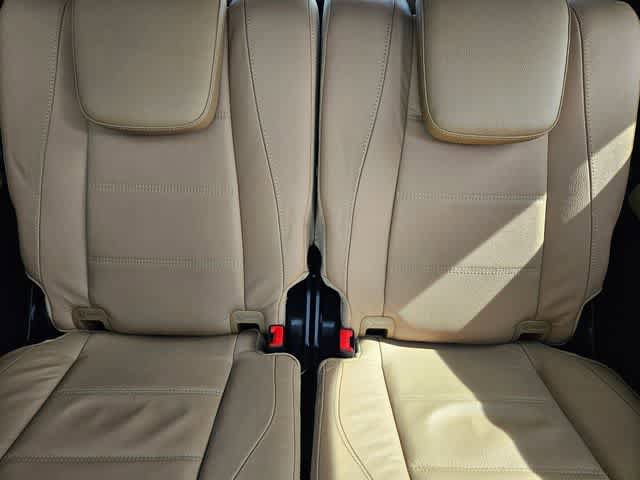 Used 2024 Mercedes-Benz GLS 450 4MATIC w/ AMG Line Exterior image 21