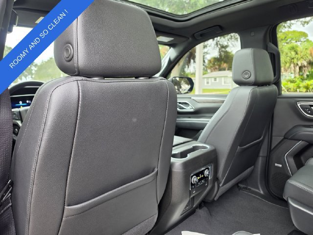 Used 2022 Chevrolet Suburban Z71 w/ Luxury Package AWD/4WD image 11