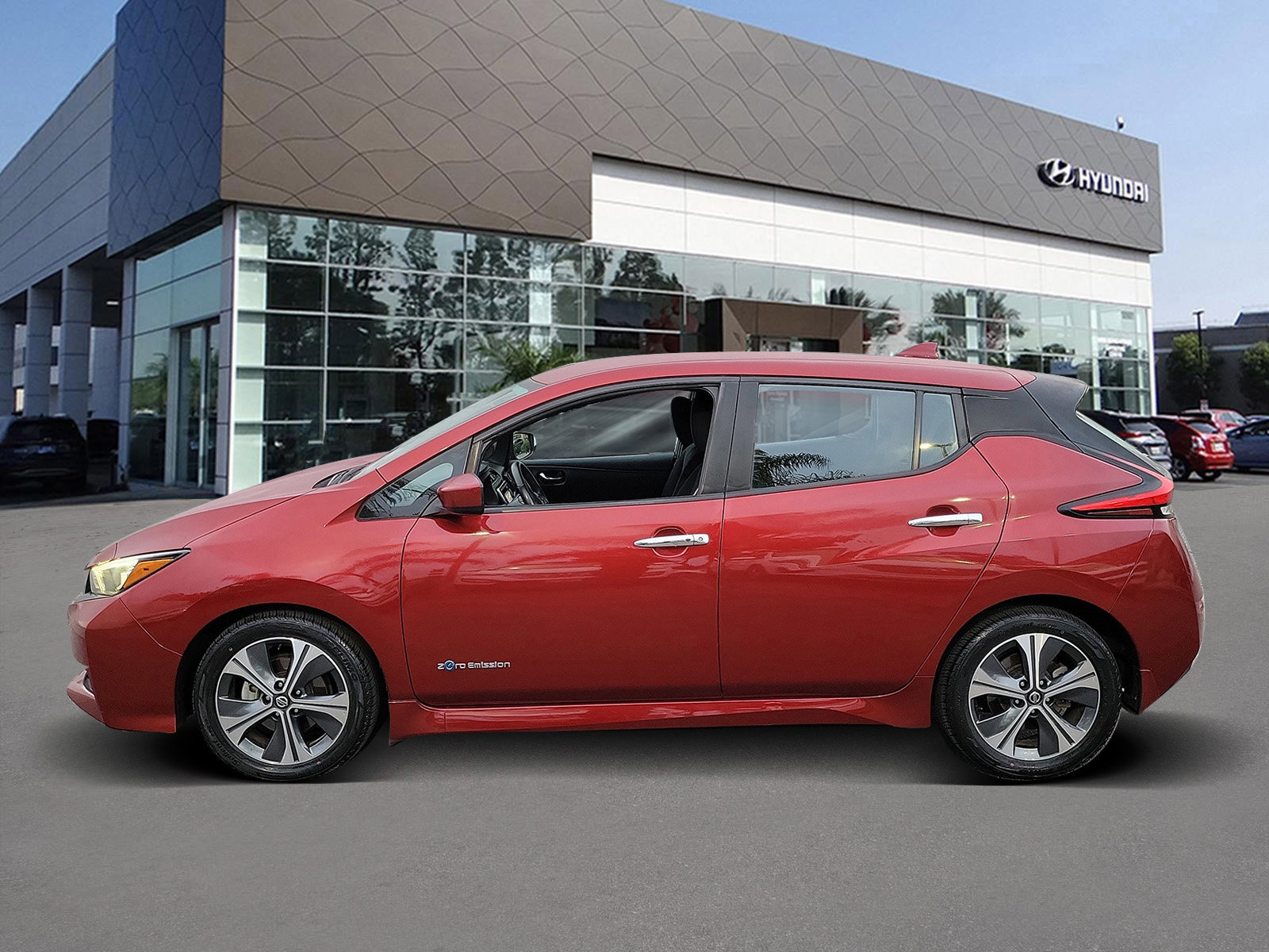Used 2018 Nissan Leaf SV w/ SV Technology Package image 3