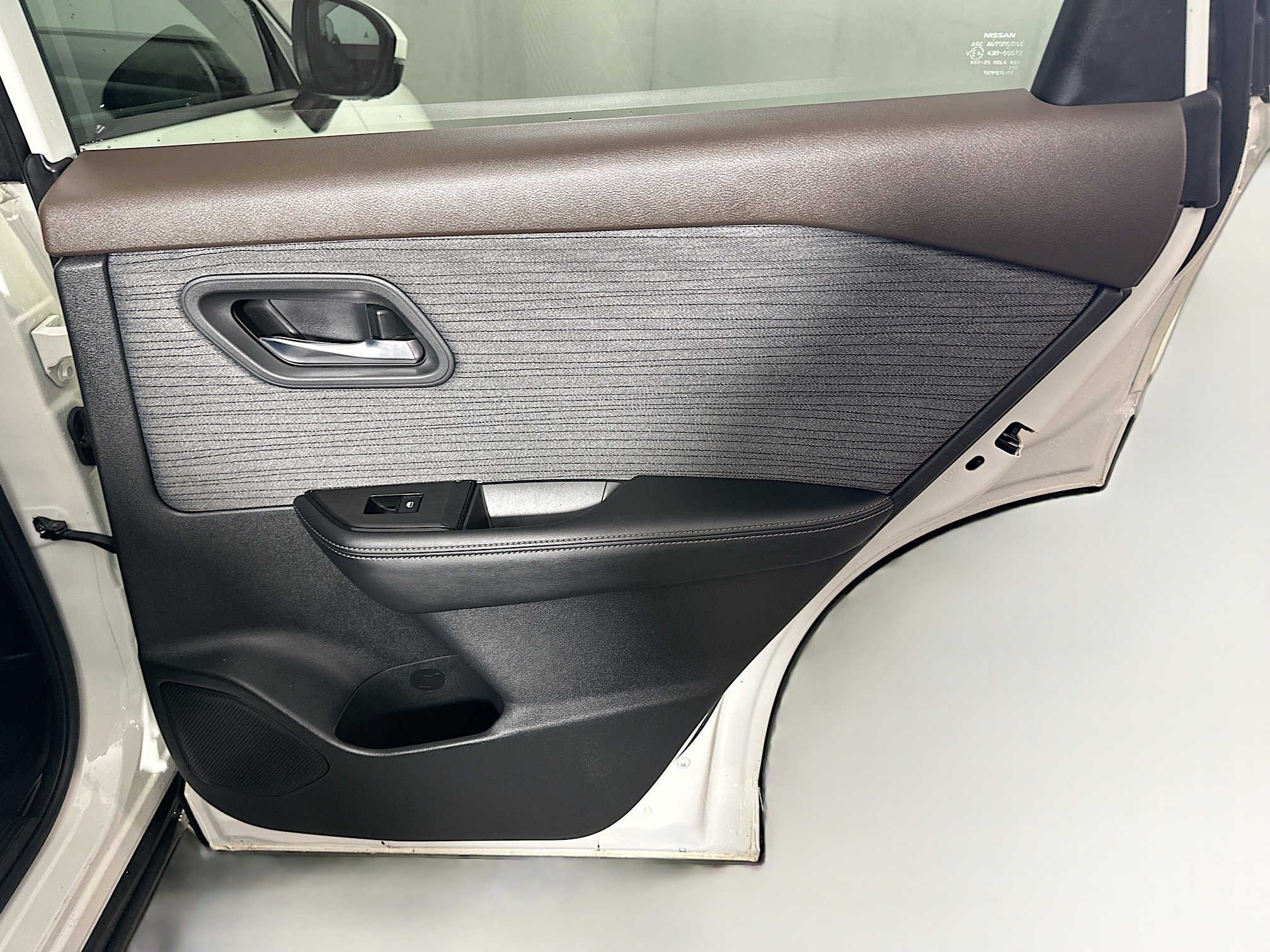 Used 2023 Nissan Rogue SV image 29