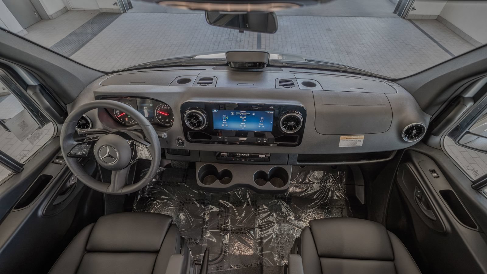 Used 2025 Mercedes-Benz Sprinter 2500 image 8