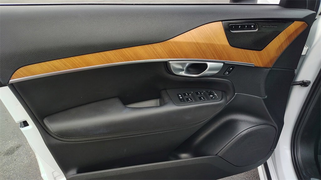 Certified 2024 Volvo XC90 T8 Plus w/ Protection Package Premier image 8