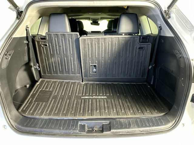 Used 2023 Toyota Highlander XLE AWD/4WD image 31