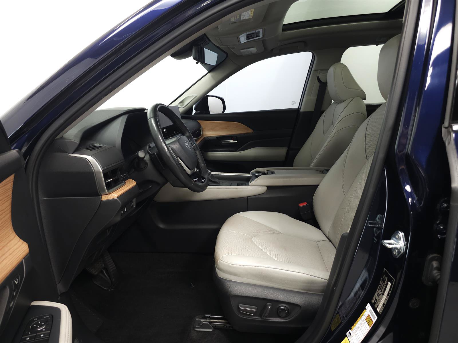 Certified 2025 Toyota Grand Highlander AWD image 4