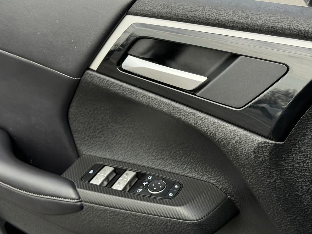 Used 2024 Mitsubishi Outlander SE image 36