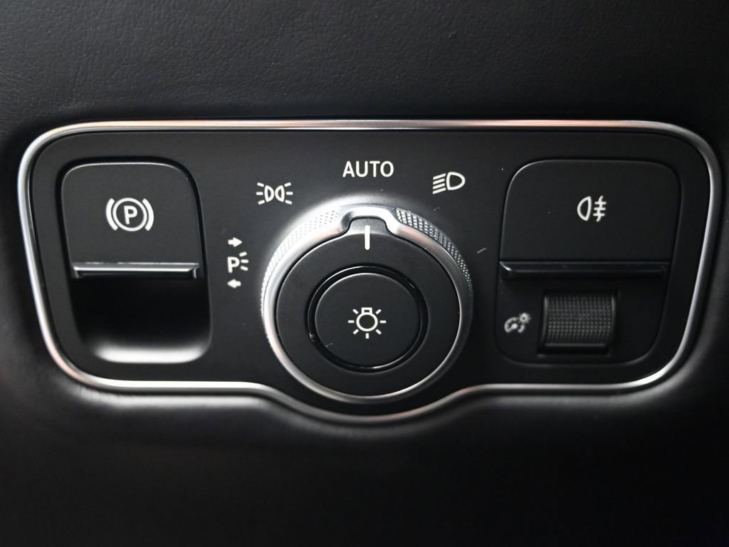 Used 2024 Aston Martin DB12 Coupe RWD image 24