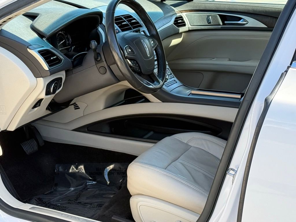 Used 2017 Lincoln MKZ Reserve image 5