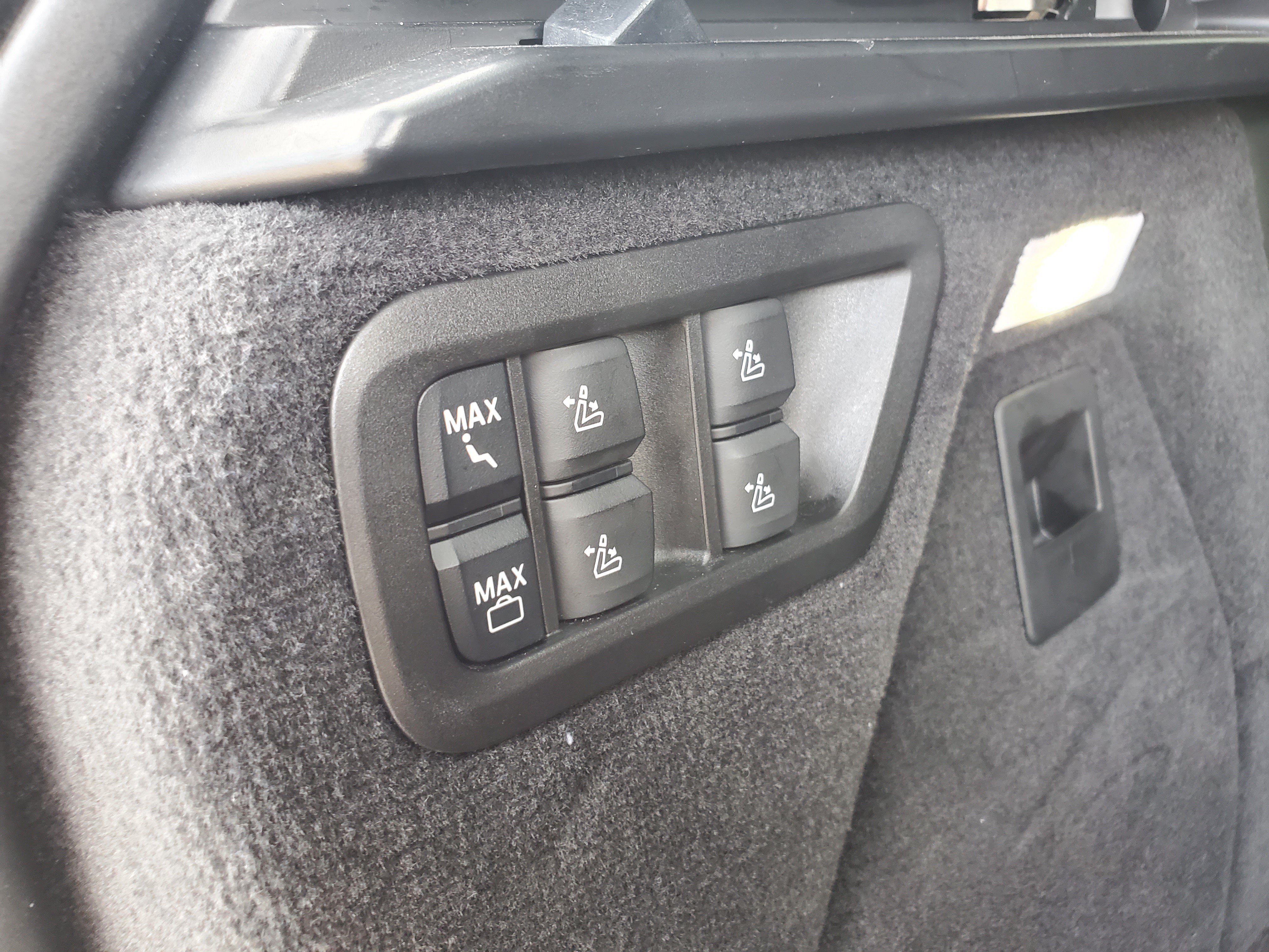 Certified 2025 BMW X7 M60i AWD/4WD image 36