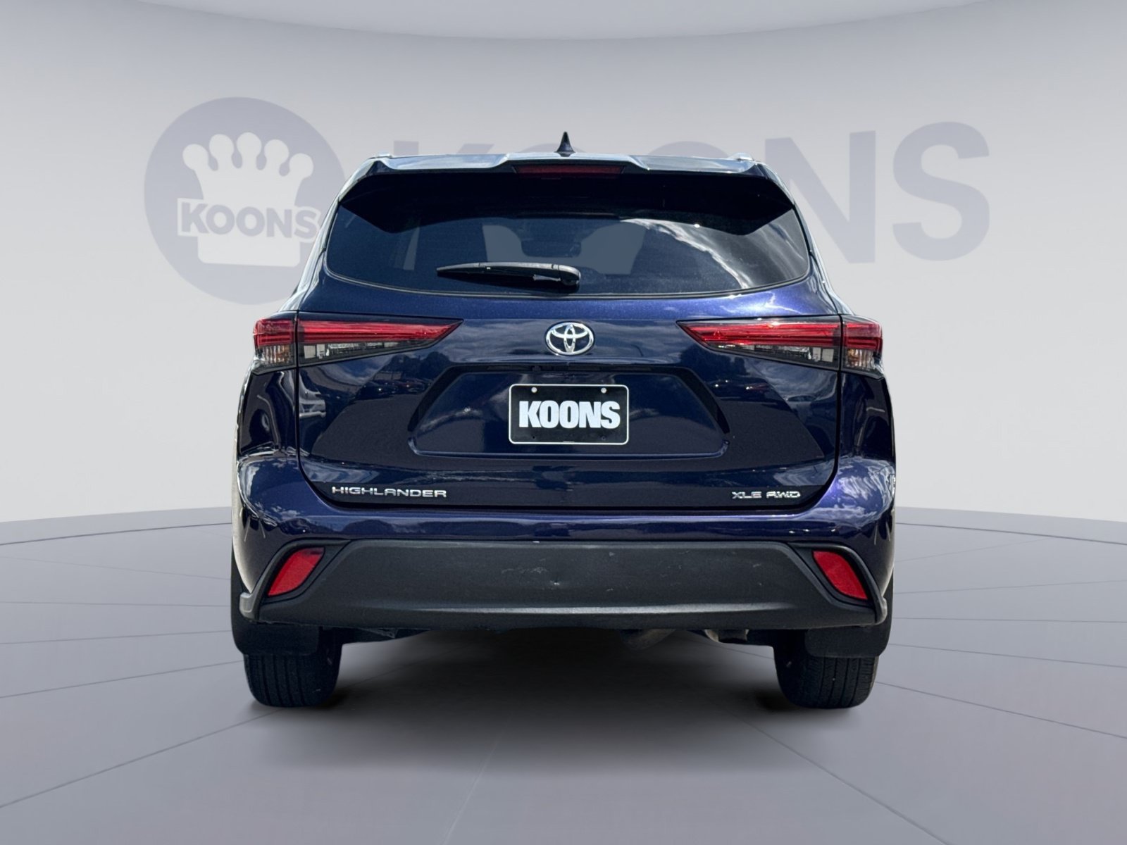 Used 2023 Toyota Highlander XLE AWD/4WD image 5