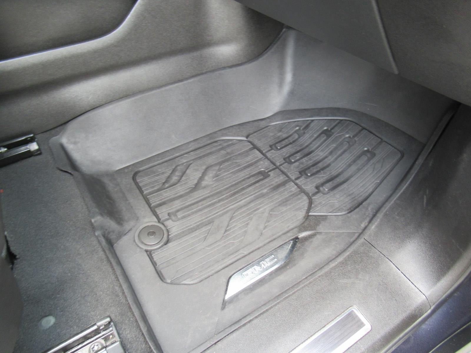 Used 2024 GMC Yukon AT4 w/ Technology Package AWD/4WD image 32