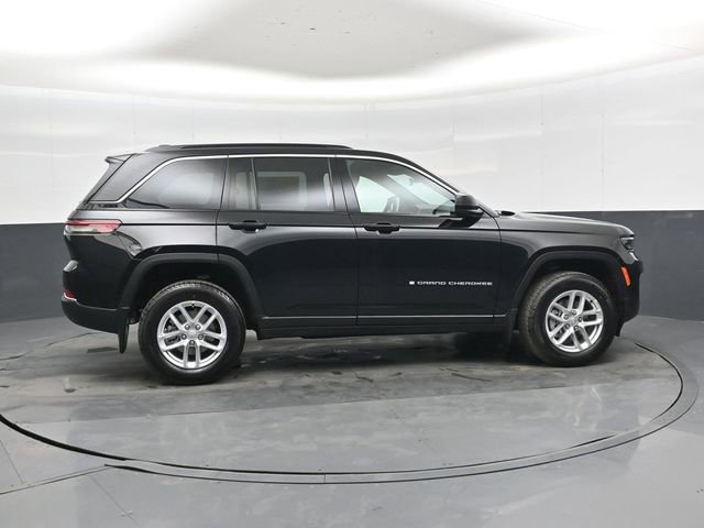 New 2026 Jeep Grand Cherokee Laredo w/ MOPAR Finishing Package AWD/4WD image 2