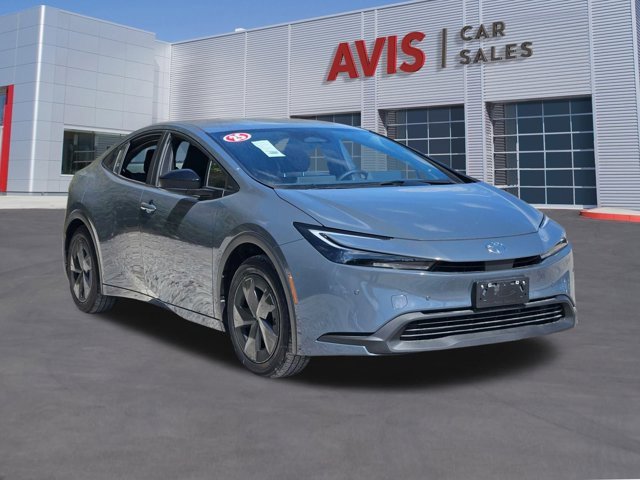 Used 2025 Toyota Prius LE image 3