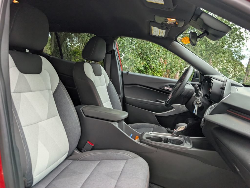 Used 2024 Chevrolet Trax RS w/ Driver Confidence Package FWD image 19