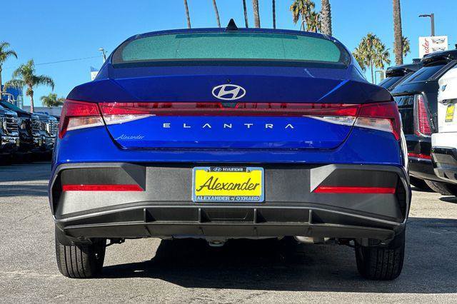Used 2025 Hyundai Elantra SE image 5