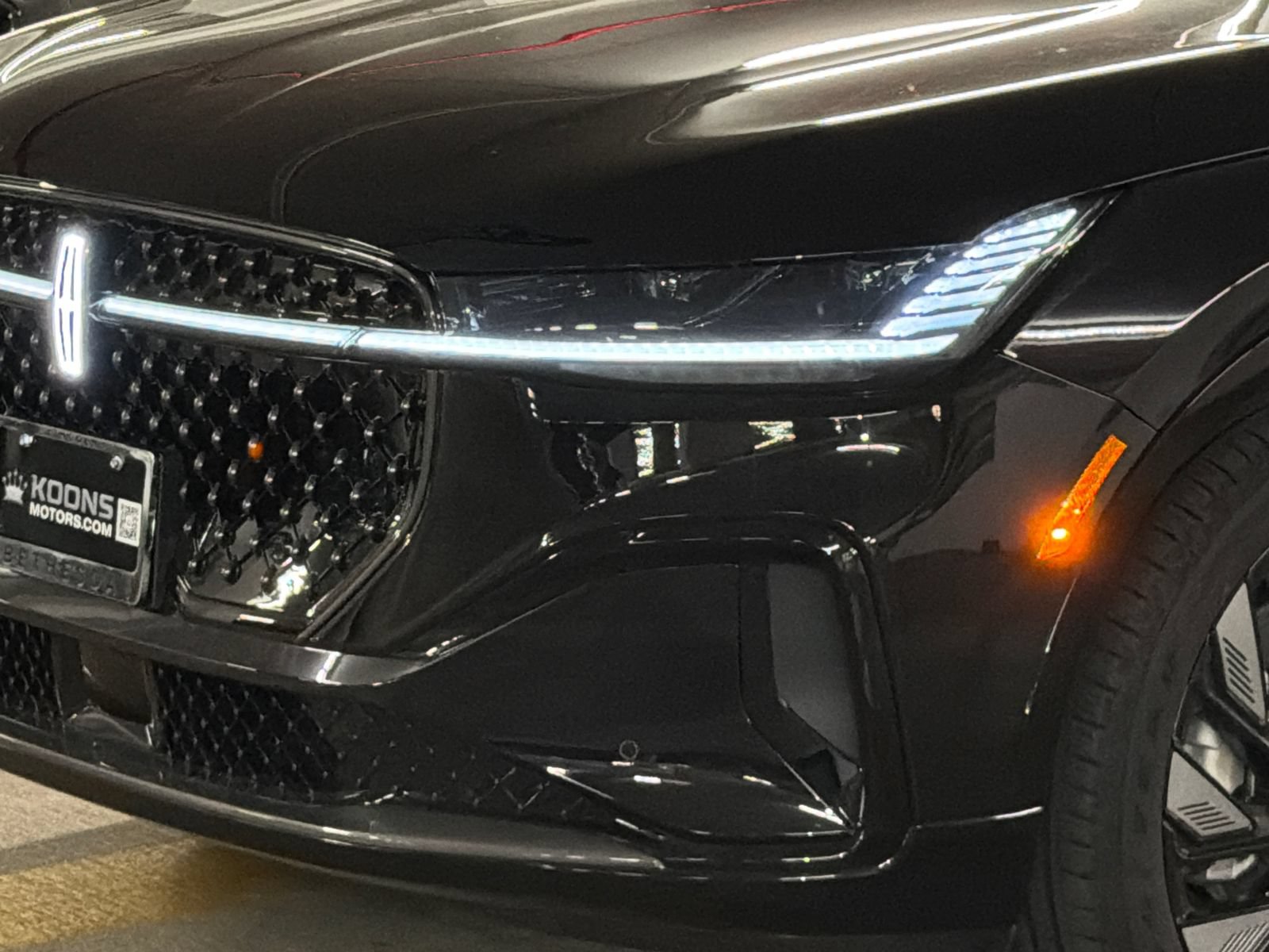 New 2026 Lincoln Nautilus Reserve w/ Jet Appearance Package AWD/4WD image 2
