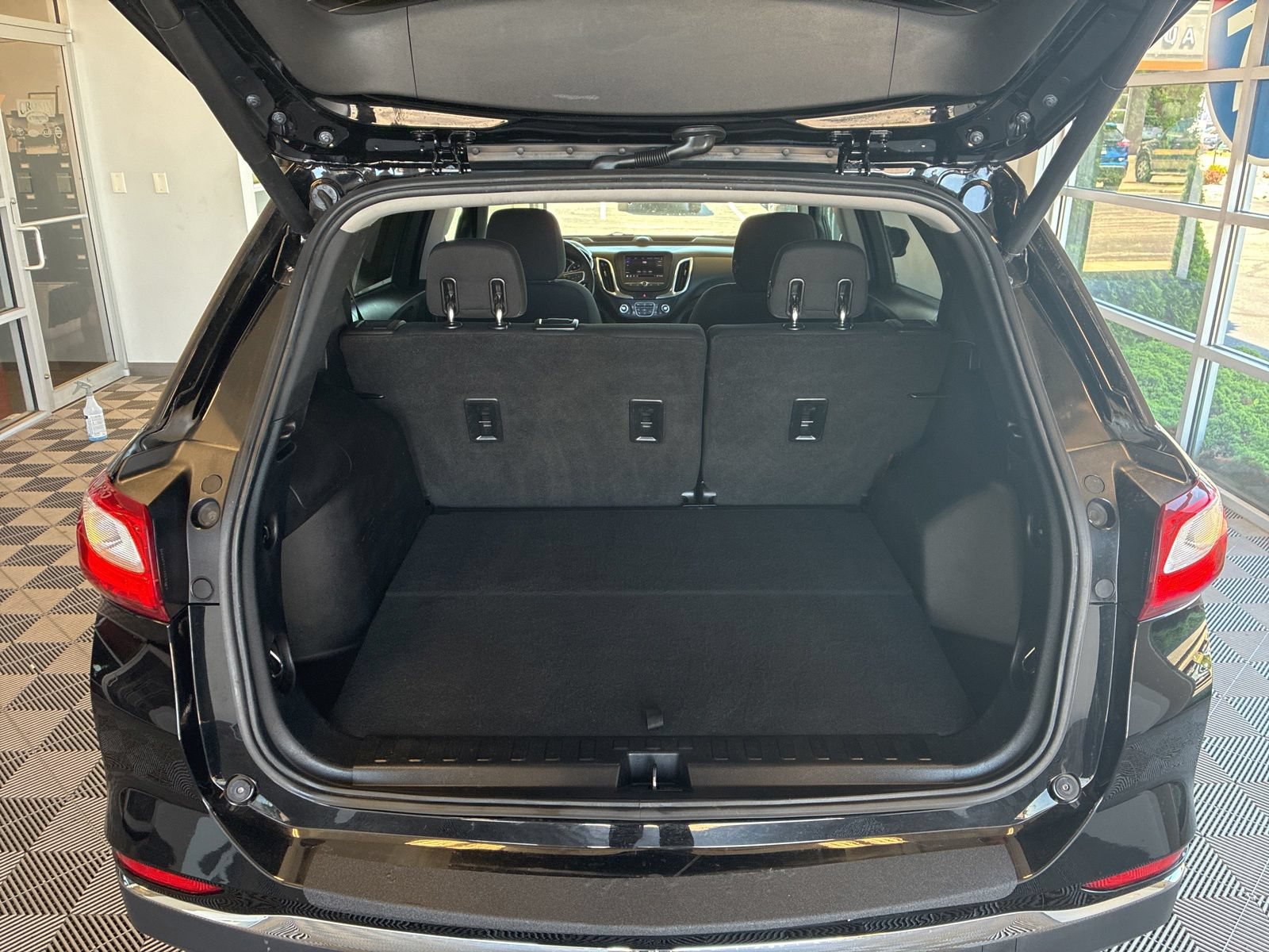 Used 2020 Chevrolet Equinox LT w/ Driver Convenience Package FWD image 11