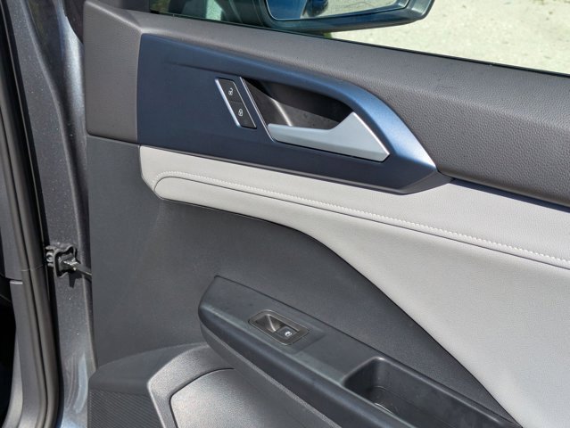 Used 2024 Volkswagen Taos SE image 34