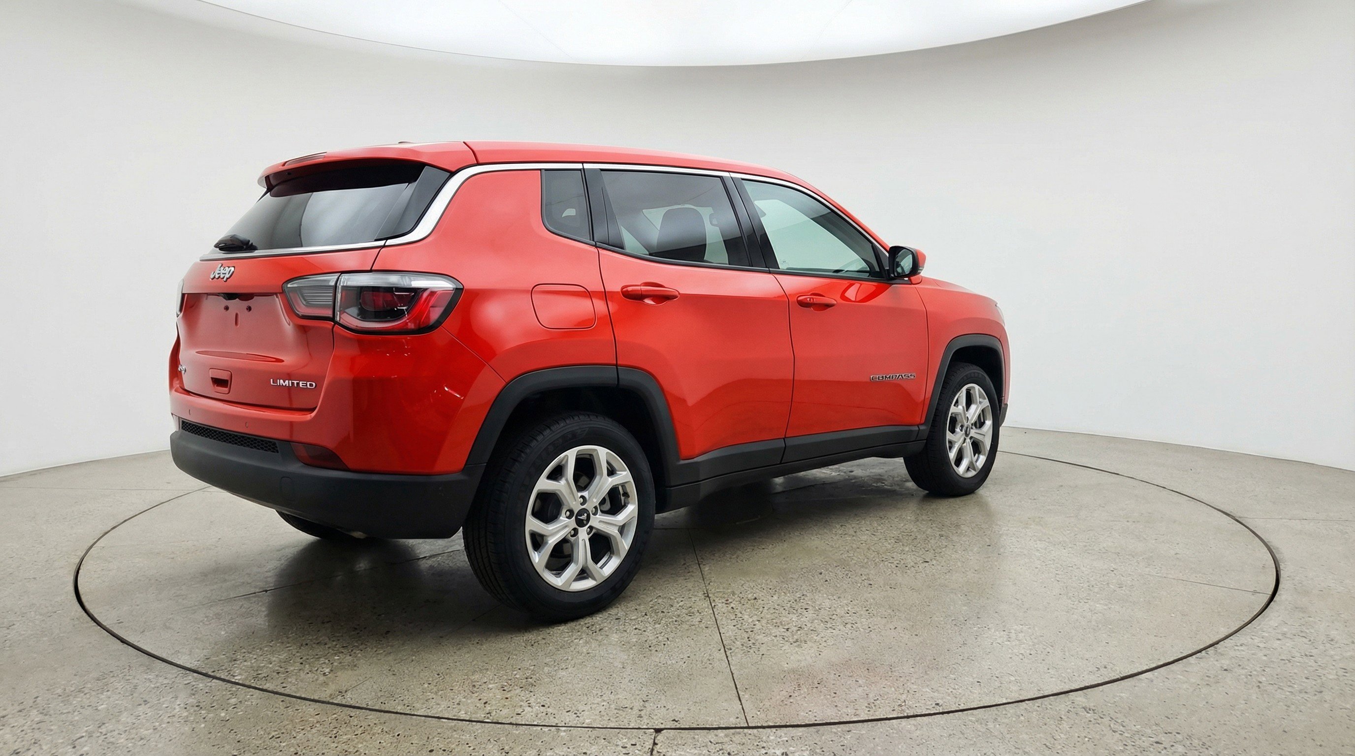 Used 2025 Jeep Compass Latitude image 9