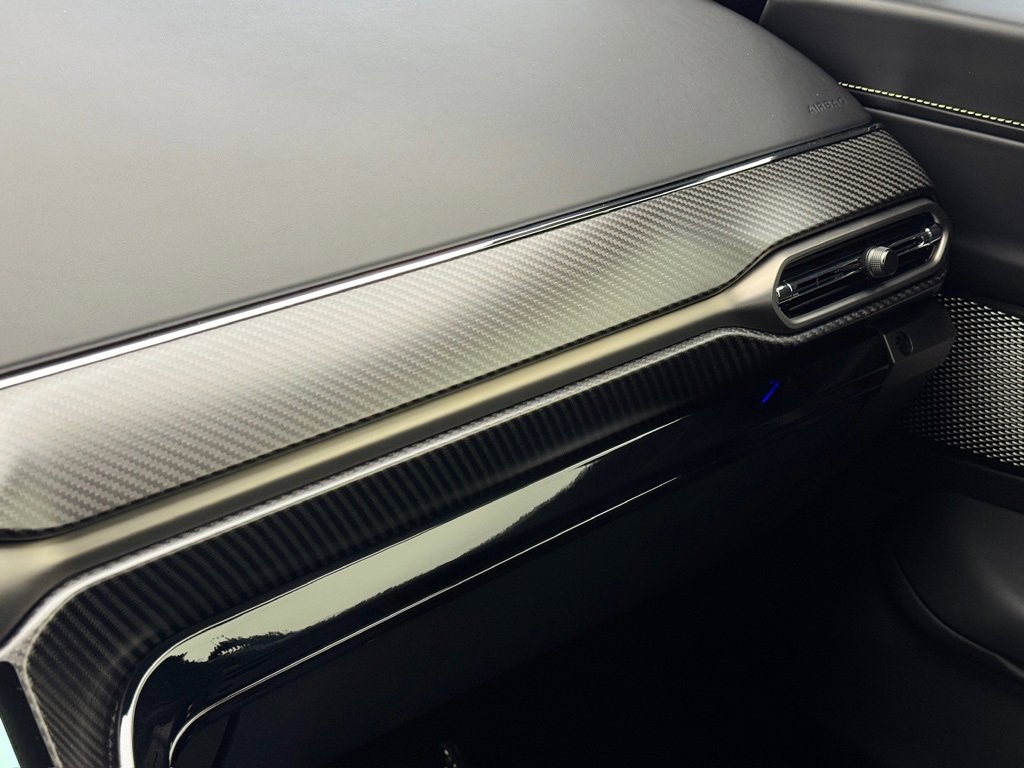 New 2025 Aston Martin V8 Vantage Coupe image 36