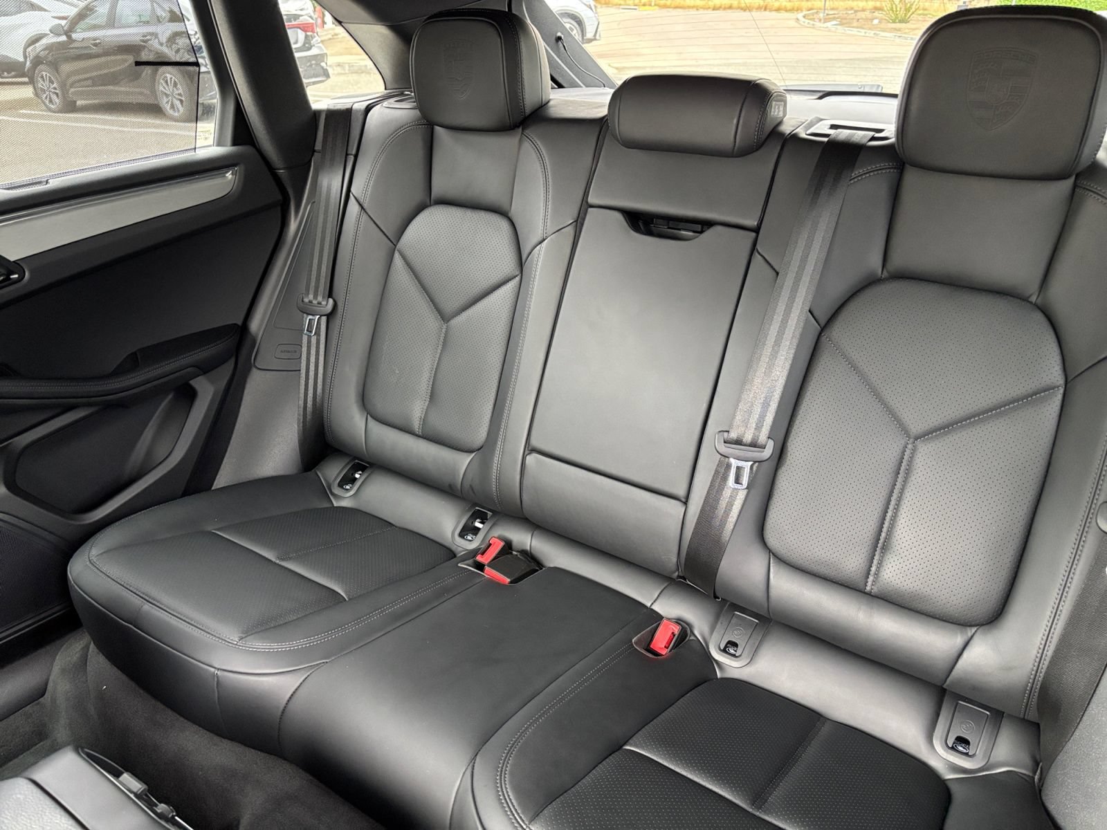 Used 2026 Porsche Macan AWD/4WD image 16