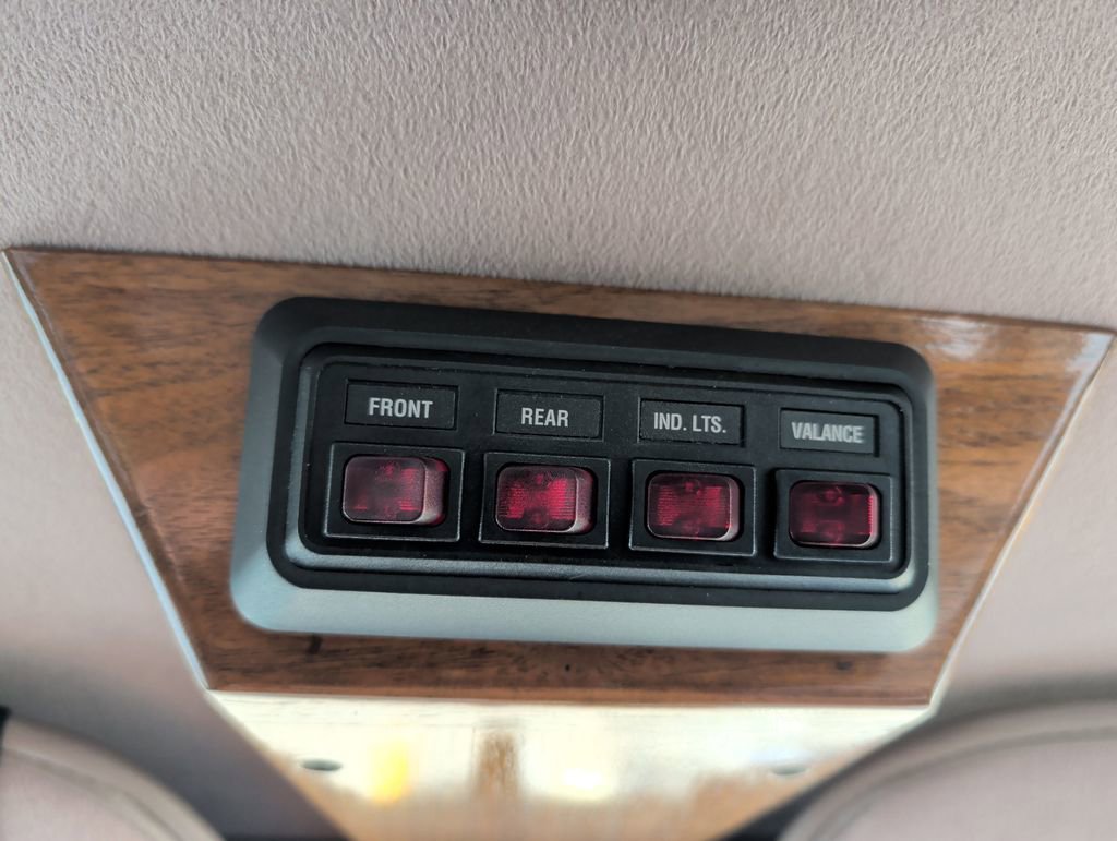 Used 1999 Ford E-150 and Econoline 150 image 16