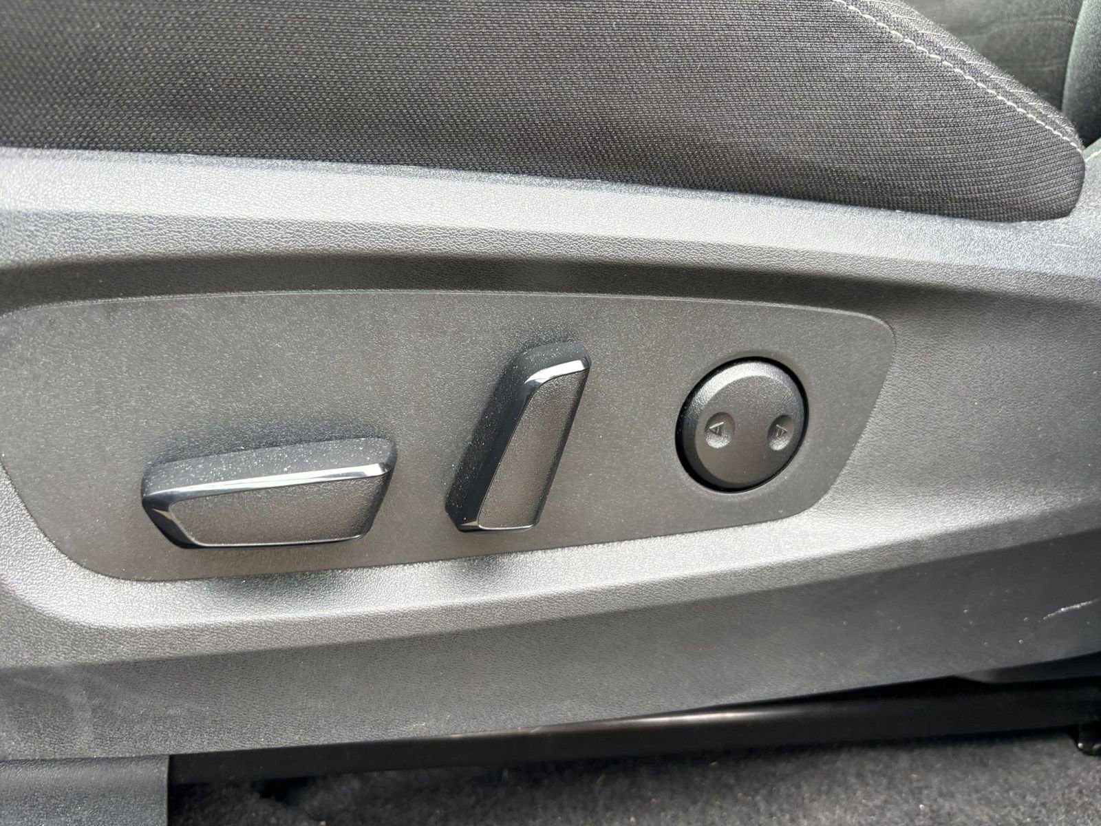 Used 2025 Nissan Pathfinder SV image 22