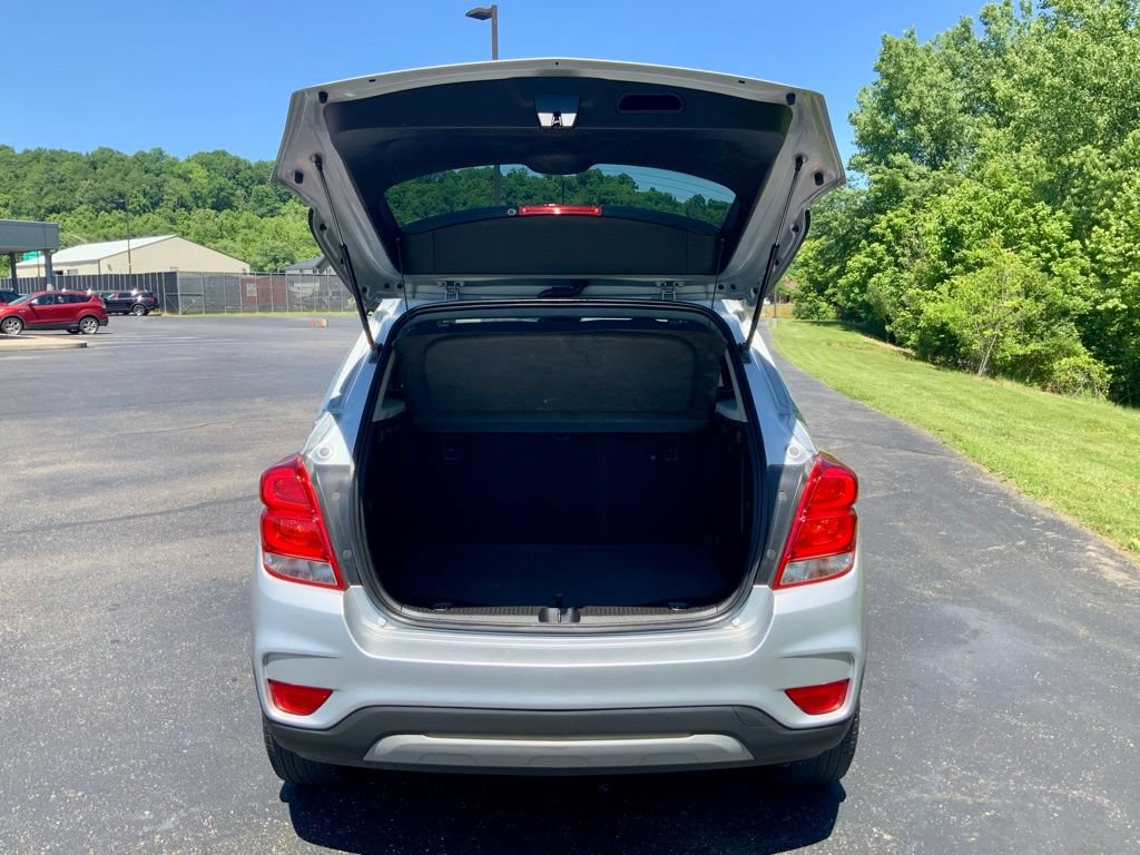 Used 2020 Chevrolet Trax LT w/ Sun & Sound Package FWD image 24
